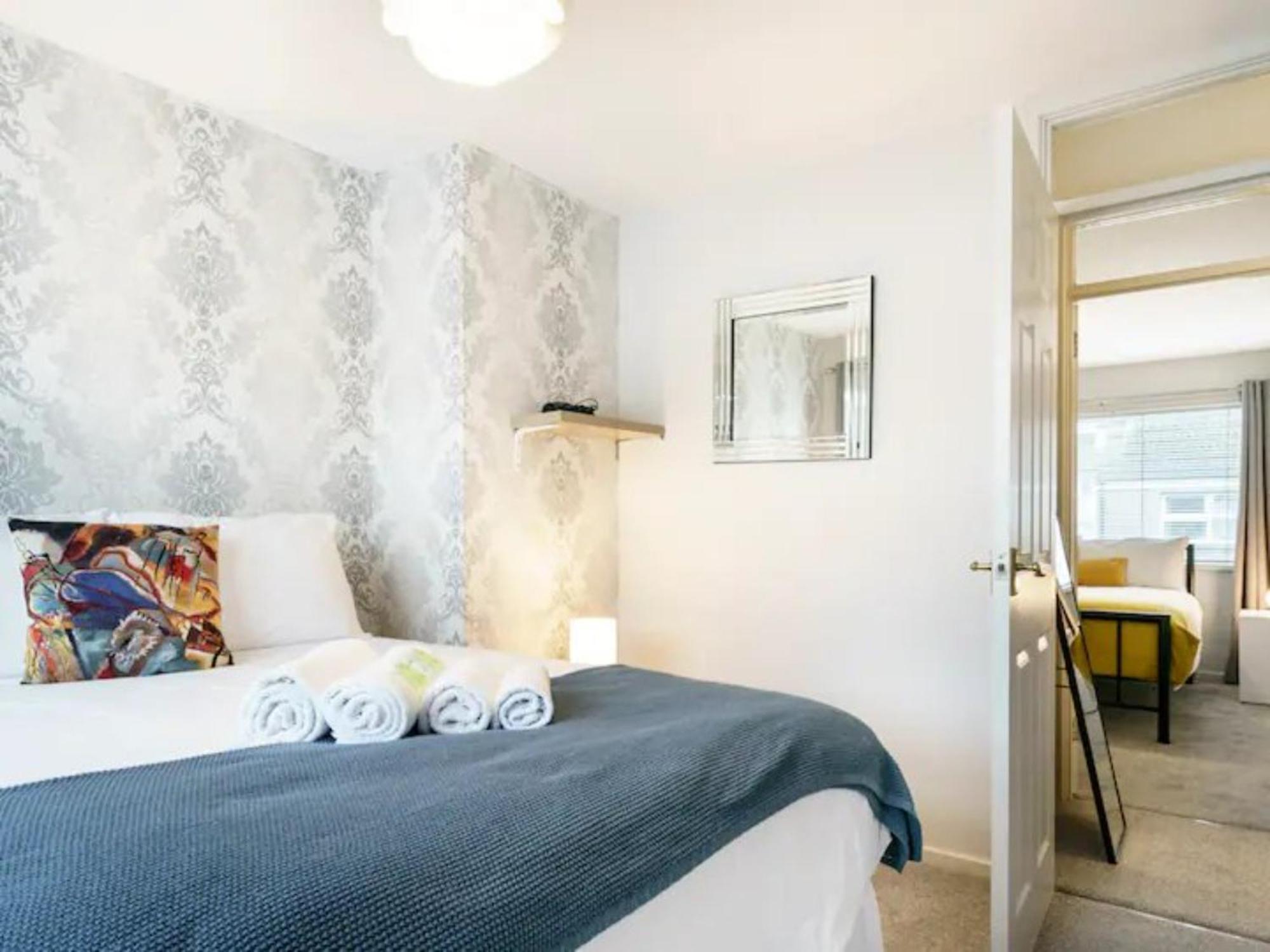 Pass The Keys Lovely In Holywood Lots Nearby Seaside Holiday home *