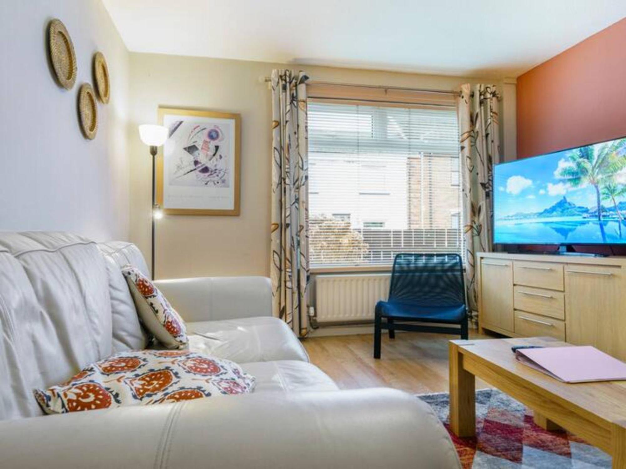 Pass The Keys Lovely In Holywood Lots Nearby Seaside Holiday home