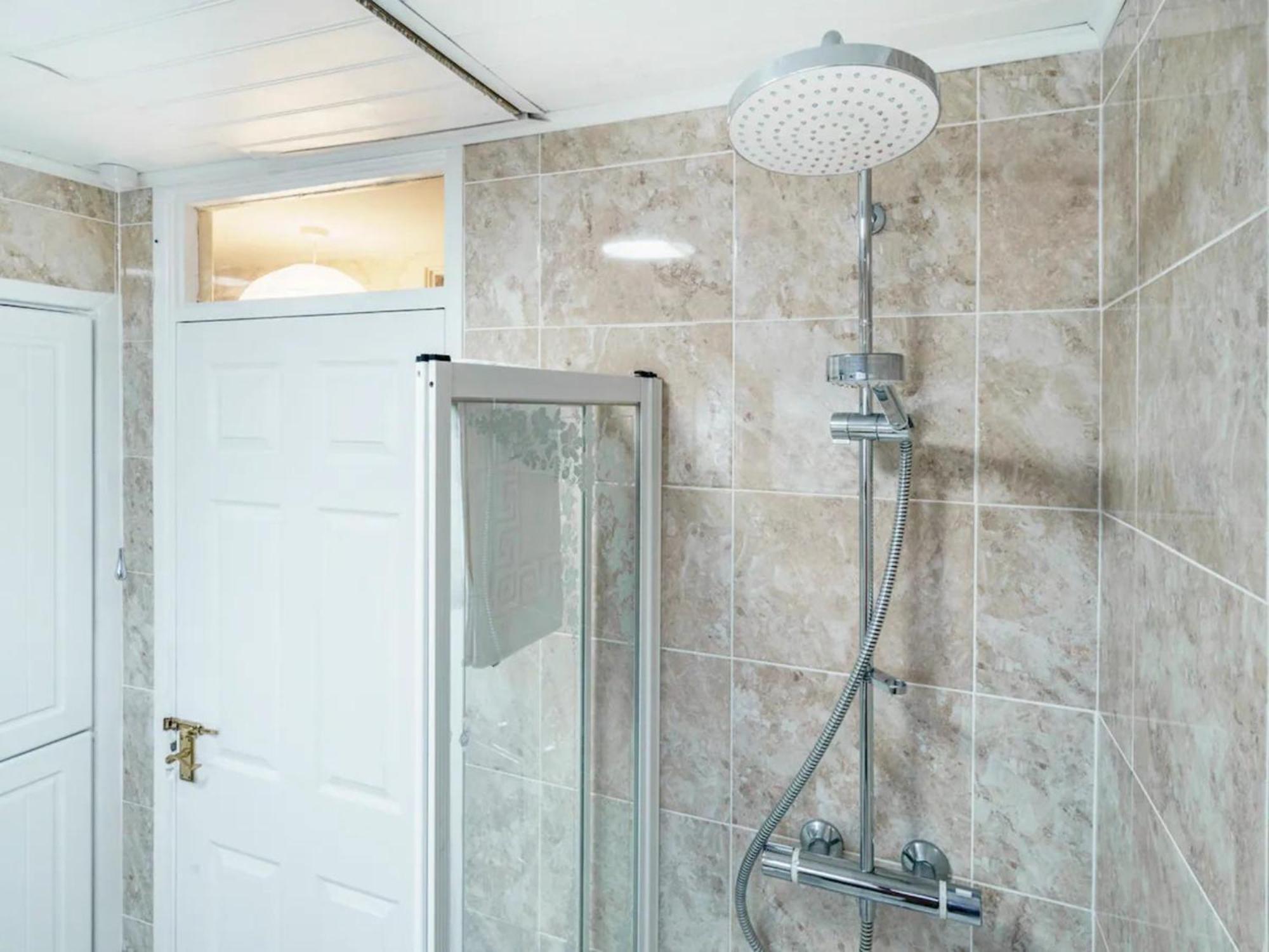 Pass The Keys Lovely In Holywood Lots Nearby Seaside Holiday home Holywood (Down)